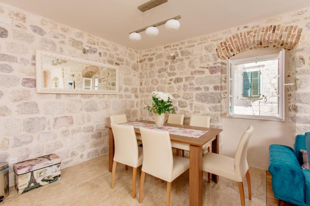 Old Town Museum Square Apartment Kotor Luaran gambar
