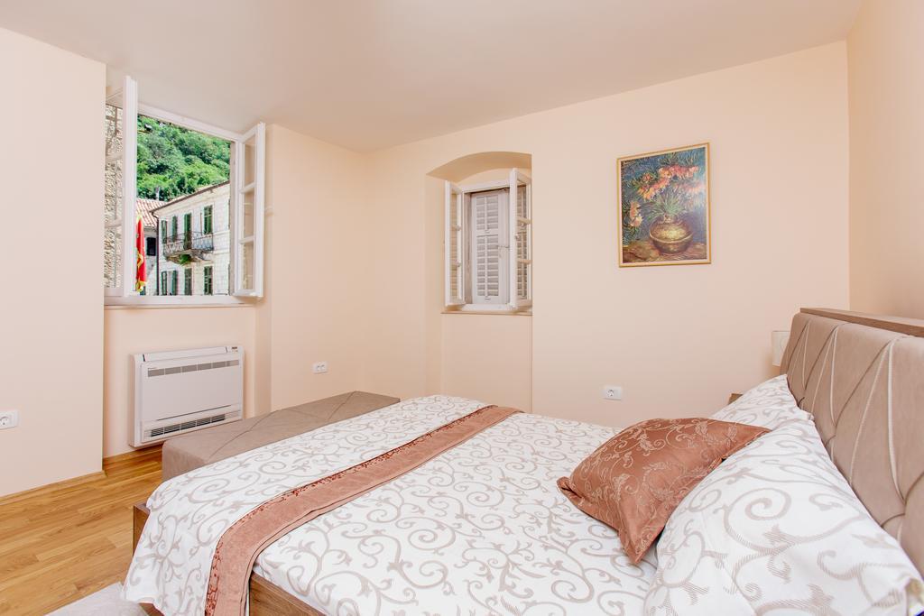 Old Town Museum Square Apartment Kotor Luaran gambar